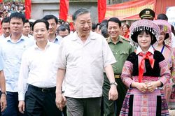 Tổng B&iacute; thư, Chủ tịch nước T&ocirc; L&acirc;m dự Ng&agrave;y hội To&agrave;n d&acirc;n bảo vệ an ninh Tổ quốc tại Sơn La