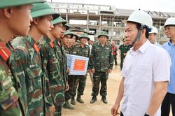 Phó Thủ tướng Lê Tiến Châu kiểm tra thực địa Dự án Trường phổ thông nội trú liên cấp tại TP. Huế