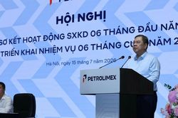 Ph&oacute; Thủ tướng Phạm Gia T&uacute;c: Petrolimex phải ph&aacute;t huy vai tr&ograve; dẫn dắt, bảo đảm nguồn cung xăng dầu trong mọi t&igrave;nh huống