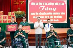 Tổng B&iacute; thư, Chủ tịch nước T&ocirc; L&acirc;m thăm, tặng qu&agrave; thương binh, bệnh binh tại Bắc Ninh