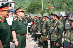 Đại tướng Nguyễn Trọng Nghĩa l&agrave;m việc tại tỉnh Tuy&ecirc;n Quang