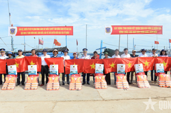 Cảnh s&aacute;t biển Việt Nam tổ chức nhiều hoạt động &yacute; nghĩa tại đặc khu L&yacute; Sơn