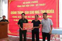 Tổng cục Hậu cần - Kỹ thuật kh&aacute;nh th&agrave;nh, b&agrave;n giao nh&agrave; t&igrave;nh nghĩa tặng th&acirc;n nh&acirc;n liệt sĩ