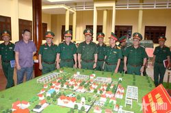 Chấm thi 'Doanh trại chính quy, xanh, sạch, đẹp' tại Trung đoàn 88