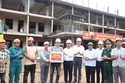 Những ng&ocirc;i trường trong mơ của học sinh v&ugrave;ng bi&ecirc;n