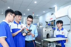 Ch&iacute;nh s&aacute;ch vĩ m&ocirc; t&aacute;c động lớn xu hướng chọn ng&agrave;nh