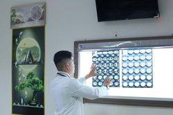 Ho ra m&aacute;u đỏ tươi, người đ&agrave;n &ocirc;ng 65 tuổi được cứu nhờ n&uacute;t động mạch