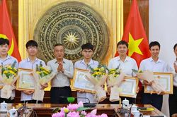 Thanh H&oacute;a vinh danh 3 học sinh gi&agrave;nh 4 huy chương Olympic quốc tế v&agrave; khu vực