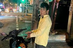 Truy bắt đối tượng trộm 2 xe máy trước nhà người dân ở TP HCM