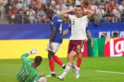 Trực tiếp b&aacute;n kết World Cup 2026 Ph&aacute;p vs T&acirc;y Ban Nha 0-1 (hết hiệp 1): Chưa c&oacute; b&agrave;n thứ hai cho T&acirc;y Ban Nha
