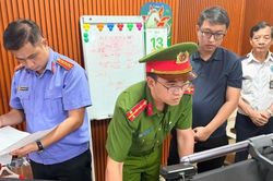 Ba giám đốc doanh nghiệp bị khởi tố vì bán máy tính cài 'Win lậu'