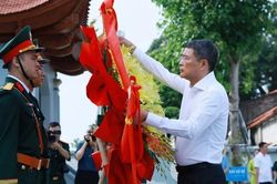 Thủ tướng Lê Minh Hưng dâng hương, tri ân các Anh hùng liệt sĩ tại Lạng Sơn