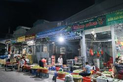 Trả lời chất vấn kh&ocirc;ng đ&uacute;ng trọng t&acirc;m, Trưởng Ban quản l&yacute; chợ Long Bi&ecirc;n bị y&ecirc;u cầu r&uacute;t kinh nghiệm