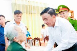 Hoạt động tri &acirc;n của Thường trực Ban B&iacute; thư Trần Cẩm T&uacute; tại Nghệ An