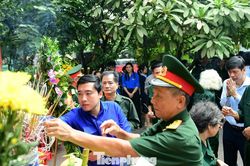 Nghi&ecirc;ng m&igrave;nh b&ecirc;n 'tọa độ lửa' Khuyến Lương