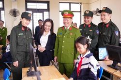 M&ocirc; h&igrave;nh 'Bệ ph&oacute;ng tin học' gi&uacute;p thu hẹp khoảng c&aacute;ch số cho học sinh v&ugrave;ng kh&oacute;