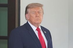 24 giờ chạy đua nghẹt thở sau tuyên bố choáng váng của Tổng thống Mỹ Trump