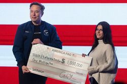 Elon Musk bị c&aacute;o buộc chi 1 triệu USD để 'mua phiếu'