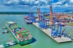 Tin tức kinh tế ng&agrave;y 15/7: TP HCM miễn ph&iacute; hạ tầng cảng biển cho doanh nghiệp