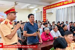 Huế: Tuy&ecirc;n truyền ph&aacute;p luật về ATGT đường thủy cho ngư d&acirc;n ph&aacute; Tam Giang