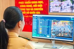Khám phá 'đầu não' hệ thống màn hình LED cảnh báo ùn tắc, ngập úng ở Hà Nội