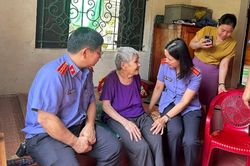 VKSND khu vực 5, tỉnh Nghệ An tri &acirc;n c&aacute;c Mẹ Việt Nam anh h&ugrave;ng v&agrave; Anh h&ugrave;ng Lực lượng vũ trang nh&acirc;n d&acirc;n