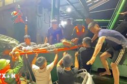 Biên phòng Nghệ An kịp thời cứu ngư dân bị tai nạn lao động trên biển