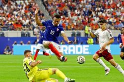 Toàn cảnh World Cup: Đội tuyển Tây Ban Nha đã 'bắt chết' Mbappe bằng cách nào?