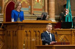 Bộ trưởng Quốc phòng Hungary tuyên bố sẽ 'đóng sập cánh cửa trước Nga'