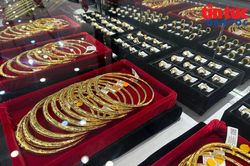 Giá vàng bật tăng hơn 2% sau khi lạm phát Mỹ hạ nhiệt
