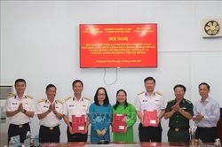 'Hải quân nhận đỡ đầu con ngư dân' - Tiếp sức học sinh vùng khó