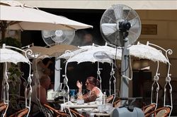 Italy: Thủ đ&ocirc; Rome ghi nhận 26 'đ&ecirc;m nhiệt đới' li&ecirc;n tiếp