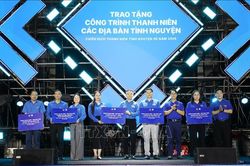 M&agrave;u &aacute;o xanh t&igrave;nh nguyện với nhiều hoạt động &yacute; nghĩa