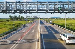 Chính thức thu phí 5 đoạn cao tốc Bắc - Nam từ 20h ngày 15/7