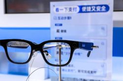 Kính đeo mắt AI: 'vũ khí' gian lận mới trong thi cử