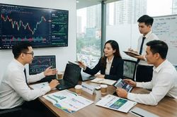 Khuyến nghị cổ phiếu ngày 15/7: Mua HPG, PVS và ACB