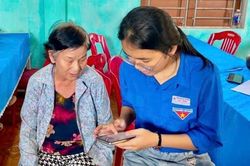 Hướng dẫn đồng bào dân tộc thiểu số sử dụng VNeID và dịch vụ số