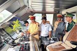 Kiểm soát an toàn phương tiện vận tải khách tuyến Sa Kỳ - Lý Sơn