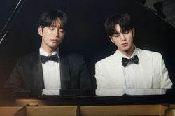 Lộ diện 2 nam thần trong poster Four Hands, Two Sonatas
