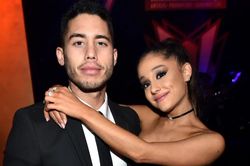 Ariana Grande t&aacute;i hợp t&igrave;nh cũ sau chia tay Ethan Slater?