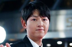 T&igrave;nh trạng kh&oacute; cứu v&atilde;n của Song Joong Ki