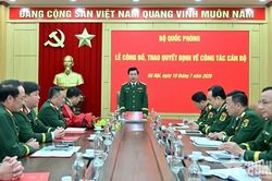 Thiếu tướng Phạm Văn Huấn nhận Hu&acirc;n chương Qu&acirc;n c&ocirc;ng hạng Ba