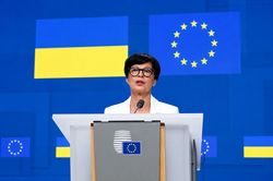 EU tạo bước ngoặt lớn trong tiến tr&igrave;nh mở rộng sau hơn hai thập kỷ