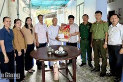 Tri &acirc;n người c&oacute; c&ocirc;ng tại Vĩnh Tuy v&agrave; G&ograve; Quao nh&acirc;n Ng&agrave;y Thương binh - Liệt sĩ