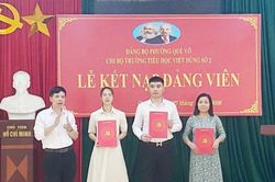 Chủ động tạo nguồn kết nạp đảng vi&ecirc;n ở Đảng bộ phường Quế V&otilde;
