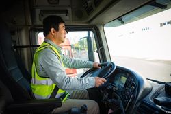 Báo động tình trạng thiếu lái xe đầu kéo, xe chở khách trên 30 chỗ ngồi