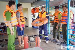 Tuy&ecirc;n truyền kỹ năng ph&ograve;ng chống đuối nước tại l&ograve;ng hồ Trị An