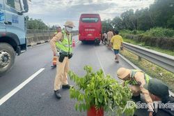 Đặt cảnh b&aacute;o tr&ecirc;n cao tốc kh&ocirc;ng đ&uacute;ng, nguy hiểm kh&ocirc;n lường