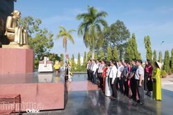 Đoàn Ban Nội chính Trung ương dâng hương tưởng niệm các anh hùng, liệt sĩ tại Nghĩa trang liệt sĩ Hòn Dung