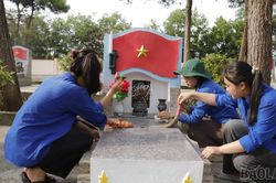 Tuổi trẻ L&agrave;o Cai viết tiếp truyền thống tri &acirc;n c&aacute;c anh h&ugrave;ng liệt sĩ